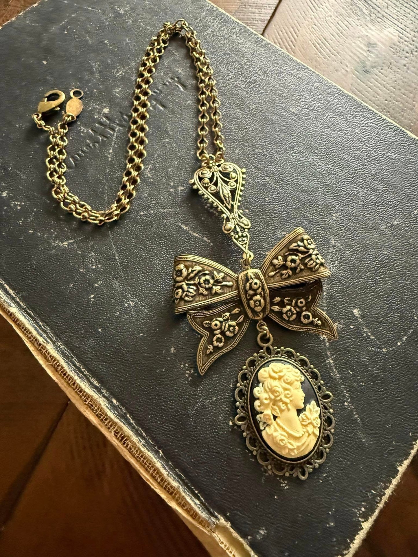 FLORAL BOW Necklace with Victorian lady cameo - antique brass