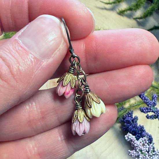 BEAUTIFUL BLOOMS Earrings - antique brass