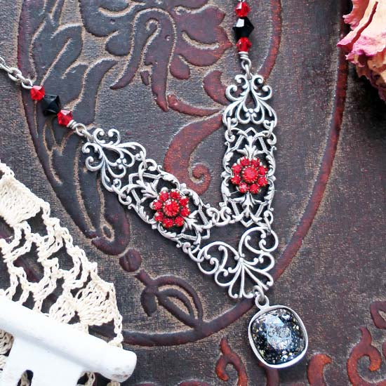 BELLA Regency Romance Necklace