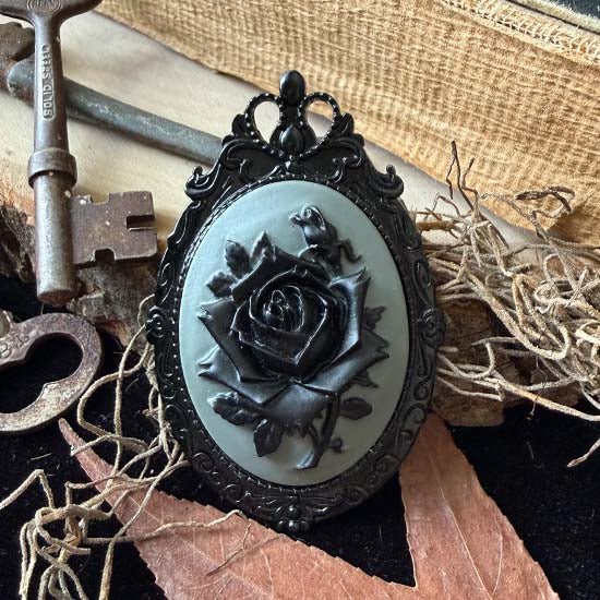 BLACK ROSE Brooch