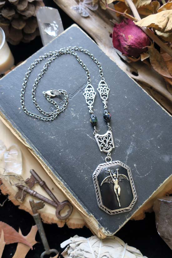 DARKNESS FALLS Necklace - silver