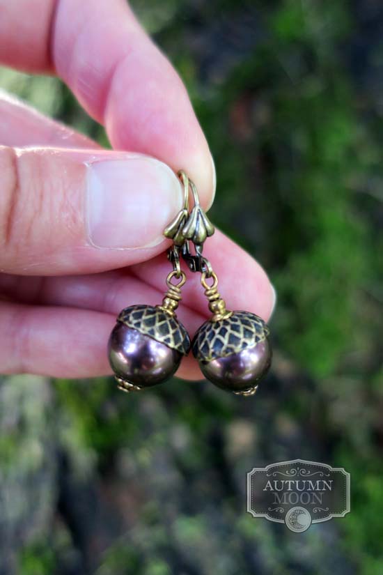 Enchanted Oak Earrings - aged brass -