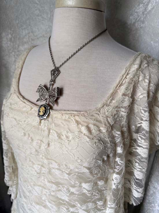 FLORAL BOW Necklace with Maiden cameo - antique silver