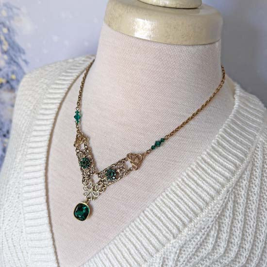FRAU HOLLE Regency Romance Necklace