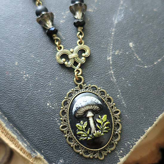 INKY CAP Mushroom Necklace (brass)