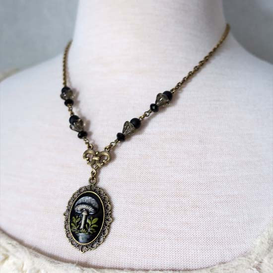 INKY CAP Mushroom Necklace (brass)