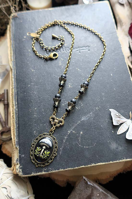 INKY CAP Mushroom Necklace (brass)
