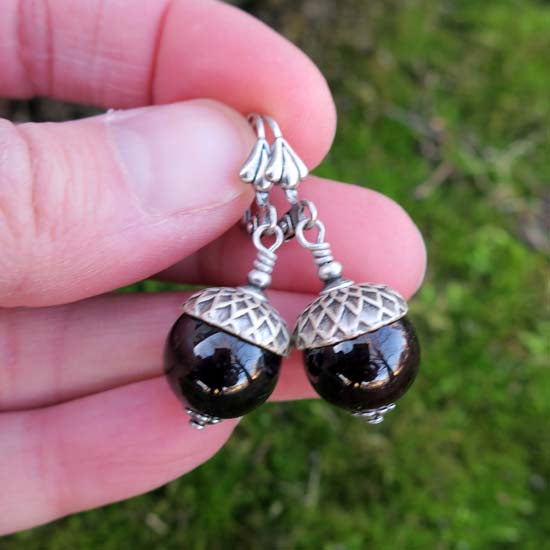 1 Birthstone Oak + Acorn *January/Garnet* - earrings