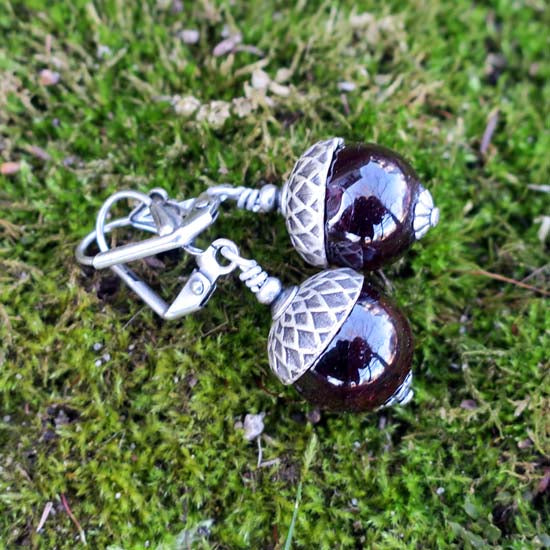 1 Birthstone Oak + Acorn *January/Garnet* - earrings