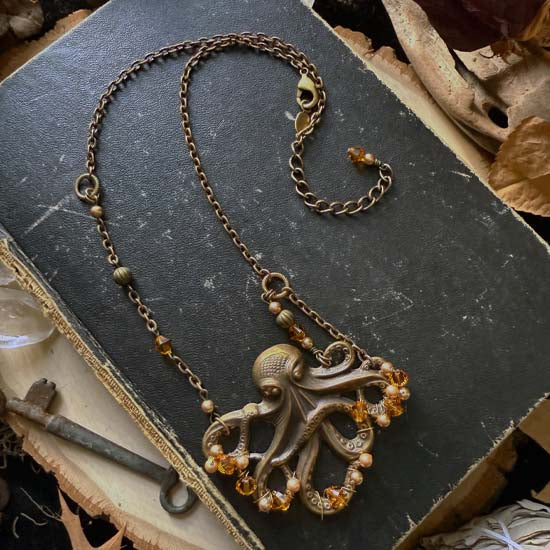 KRYSTAL KRAKEN Necklace - Golden Treasure