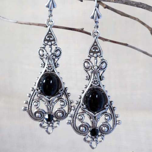 Lady Raven Earrings