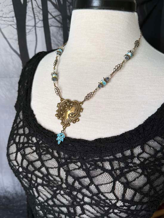 LAKESIDE IN LES CHENEAUX Necklace & Earring Set