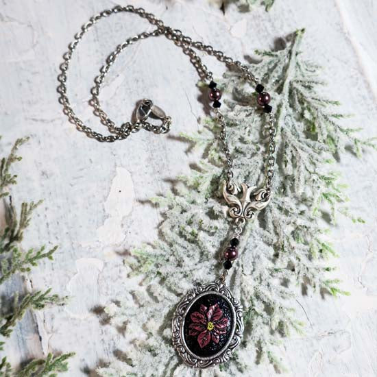 Mauve Poinsettia - Necklace