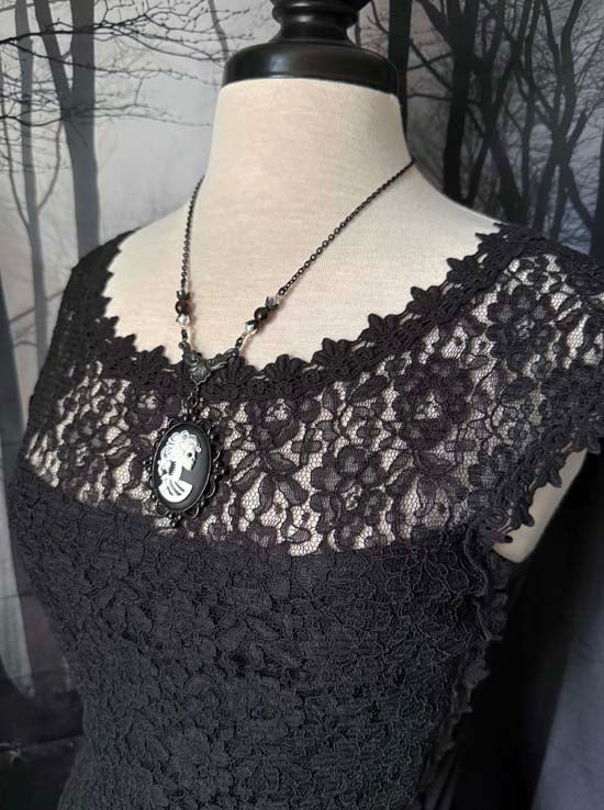 MIDNIGHT DANCE Necklace - White with Black