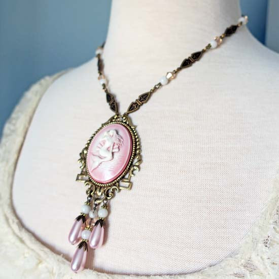 MOONSTONE MERMAID Necklace - Pink Pearl