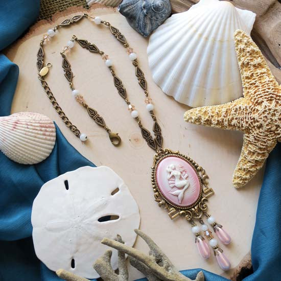 MOONSTONE MERMAID Necklace - Pink Pearl