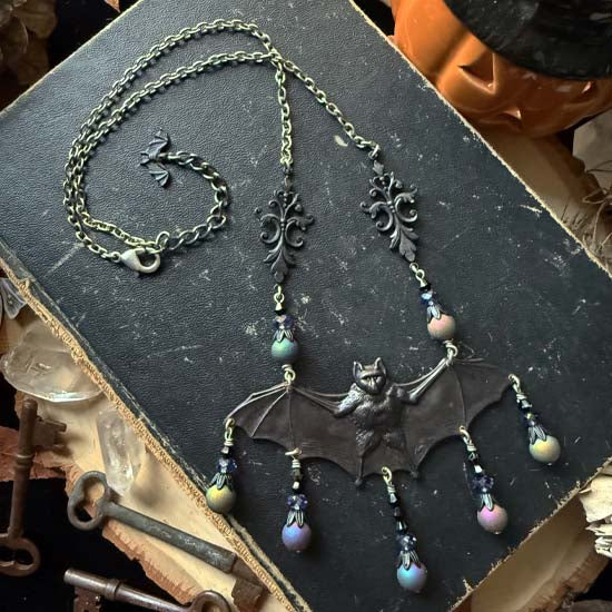 SAMHAIN - Necklace with Rainbow Druzy Quartz and faceted Amethyst stones
