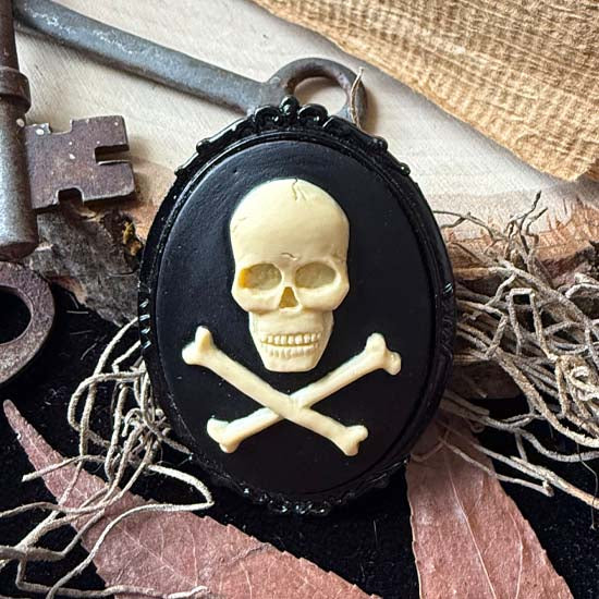 SKULL AND CROSSBONES Brooch