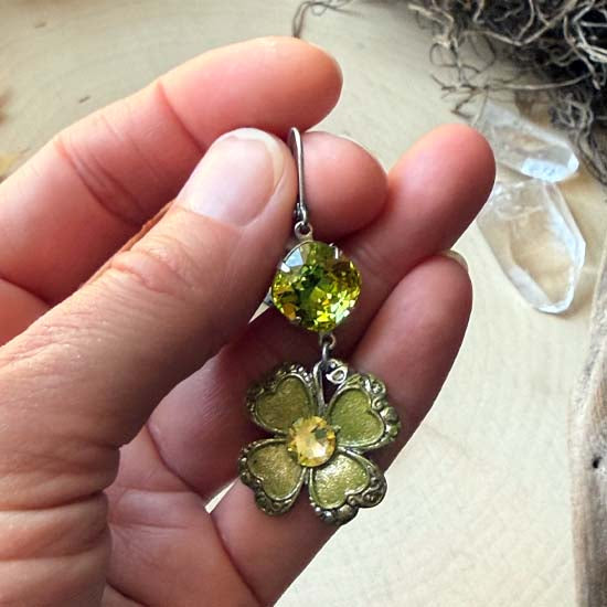 SPARKLING CLOVER Earrings - green sparkle