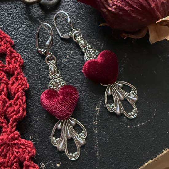 THE VELVET HEART Earrings