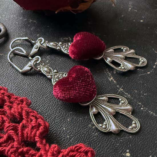 THE VELVET HEART Earrings