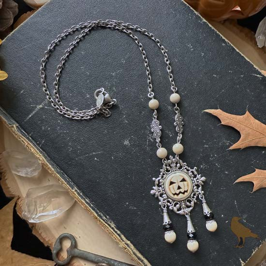 VICTORIAN HALLOWEEN Necklace - ghost