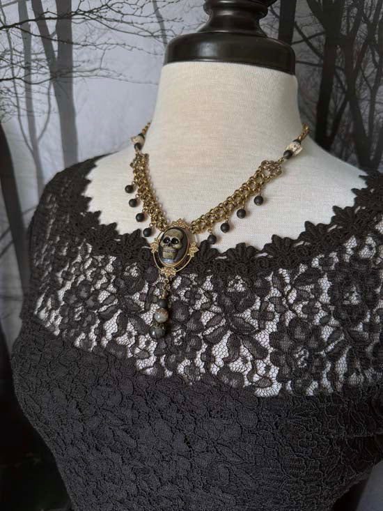 THE VISIONARY OF DARKNESS Statement Necklace