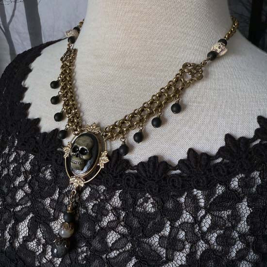 THE VISIONARY OF DARKNESS Statement Necklace