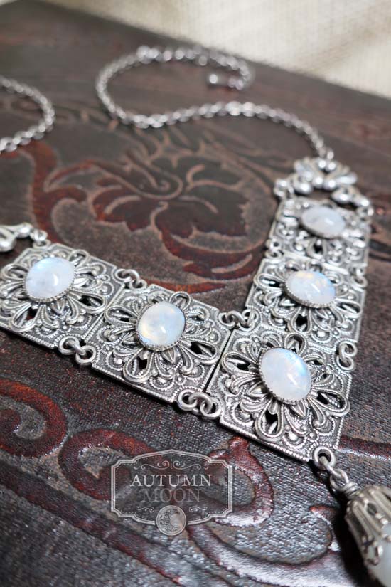 WANDERING SOUL - Necklace with Rainbow Moonstone