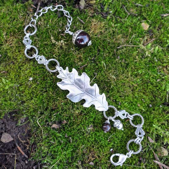 Oak + Acorn *January/Garnet* - bracelet