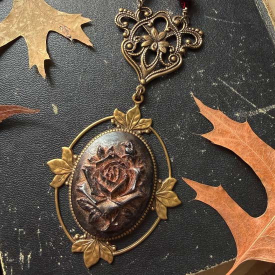 THE AMBER ROSE Necklace
