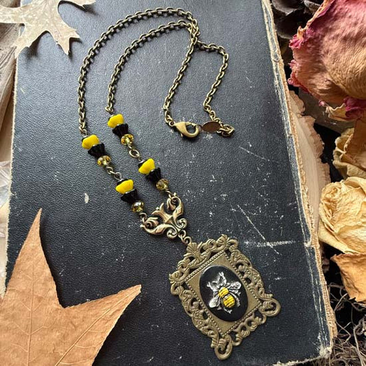BUSY BEE Necklace (brass)