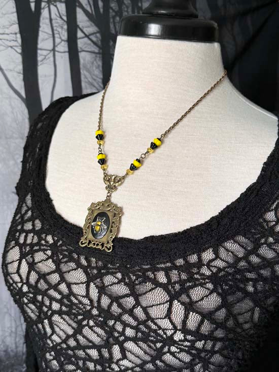 BUSY BEE Necklace (brass)