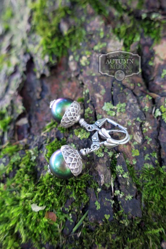 Elven Oak Earrings - aged silver -