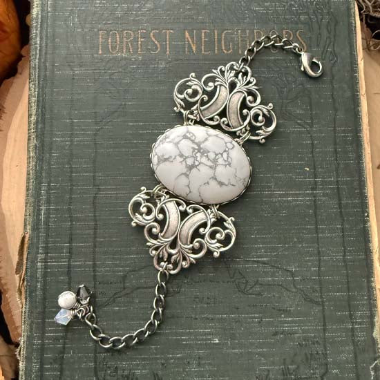 GEMSTONE STATEMENT Bracelet - antique silver w/White Howlite
