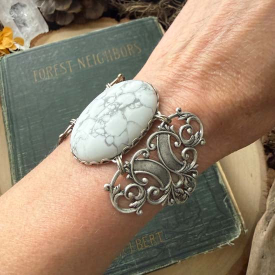 GEMSTONE STATEMENT Bracelet - antique silver w/White Howlite
