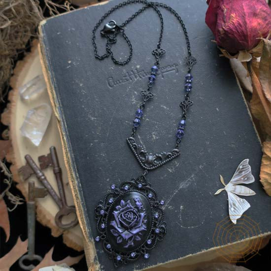 GOTHIC ROSE Necklace