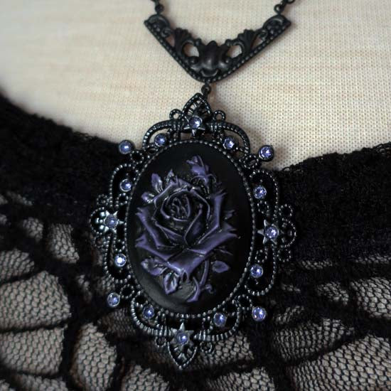 GOTHIC ROSE Necklace