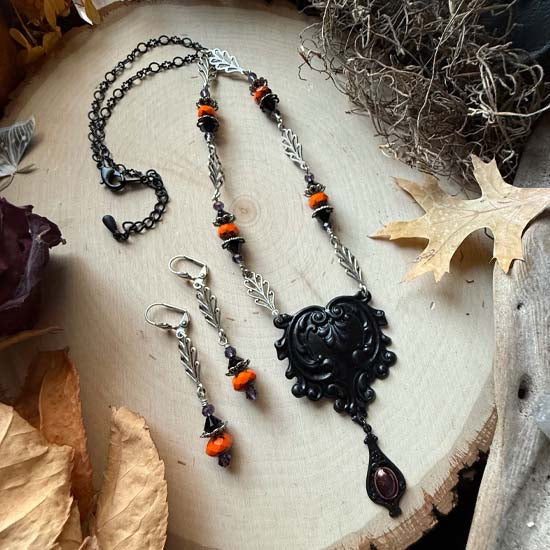 HALLOWEEN ELEGANCE Necklace & Earring Set