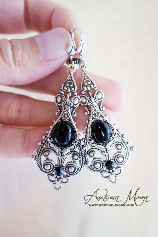 Lady Raven Earrings