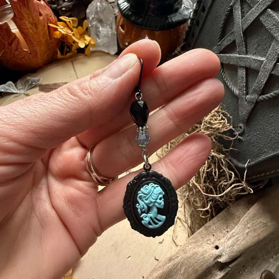 LADY SKULL Cameo Earrings - blue w/black