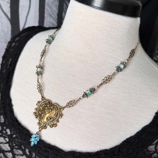 LAKESIDE IN LES CHENEAUX Necklace & Earring Set