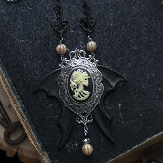 Queen Akasha Necklace - cream/black with antique silver