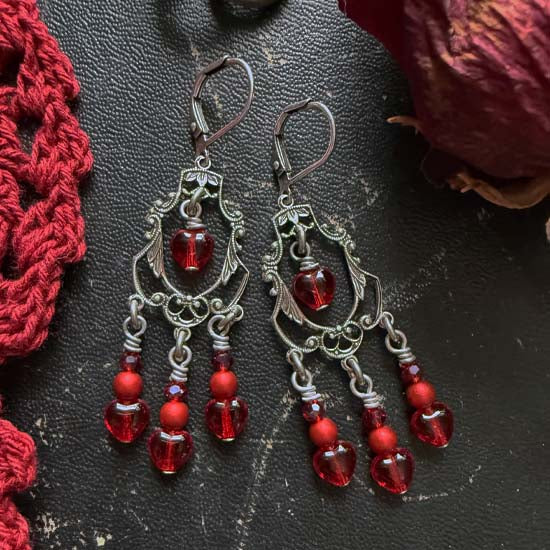 QUEEN of HEARTS Earrings