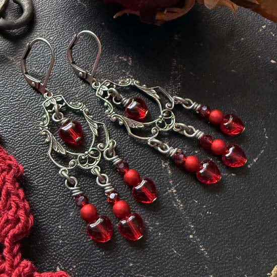 QUEEN of HEARTS Earrings