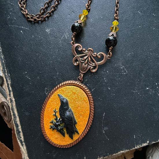 THE RAVEN Necklace with yellow glitter