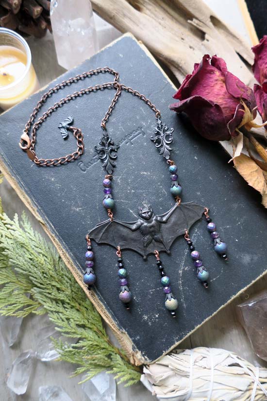 SAMHAIN - Necklace with Rainbow Druzy Quartz and faceted Amethyst stones