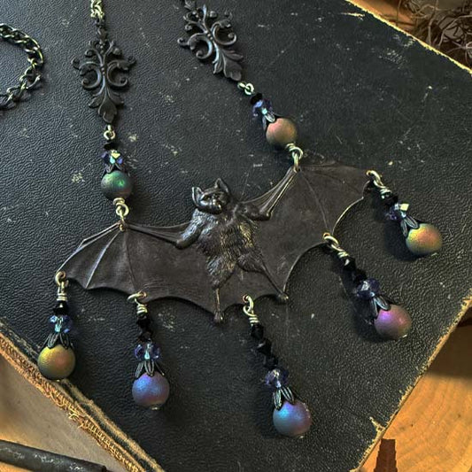 SAMHAIN - Necklace with Rainbow Druzy Quartz and faceted Amethyst stones
