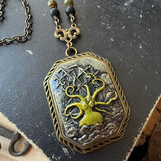 SHIPWRECKED Necklace - brass w/green