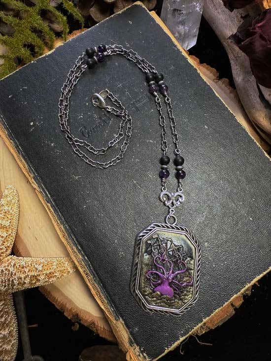 SHIPWRECKED Necklace - purple